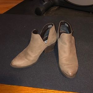 Steve Madden Adelphie booties 10M